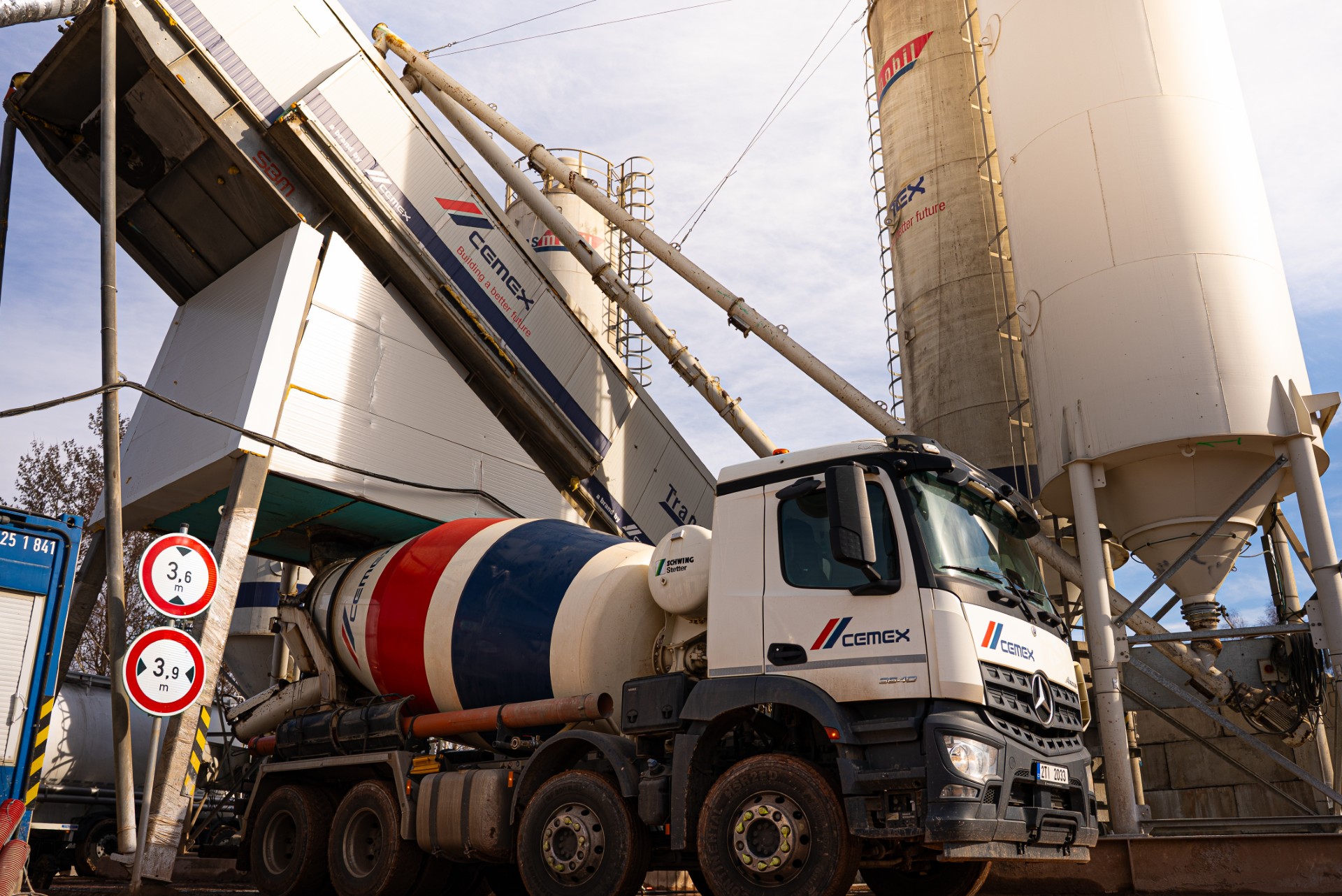 Cemex dodával beton na výstavbu dálnice D11 v úseku Trutnov.