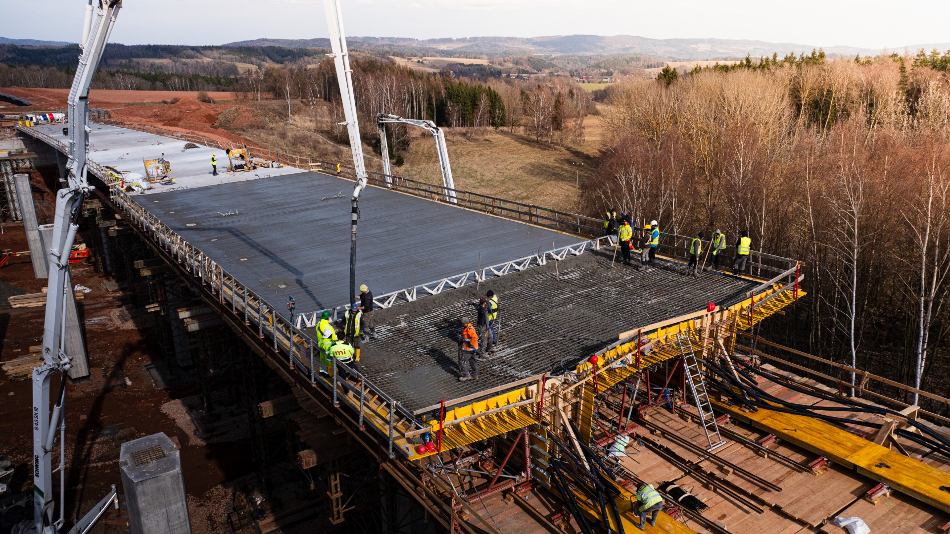Cemex dodával beton na výstavbu dálnice D11 v úseku Trutnov.