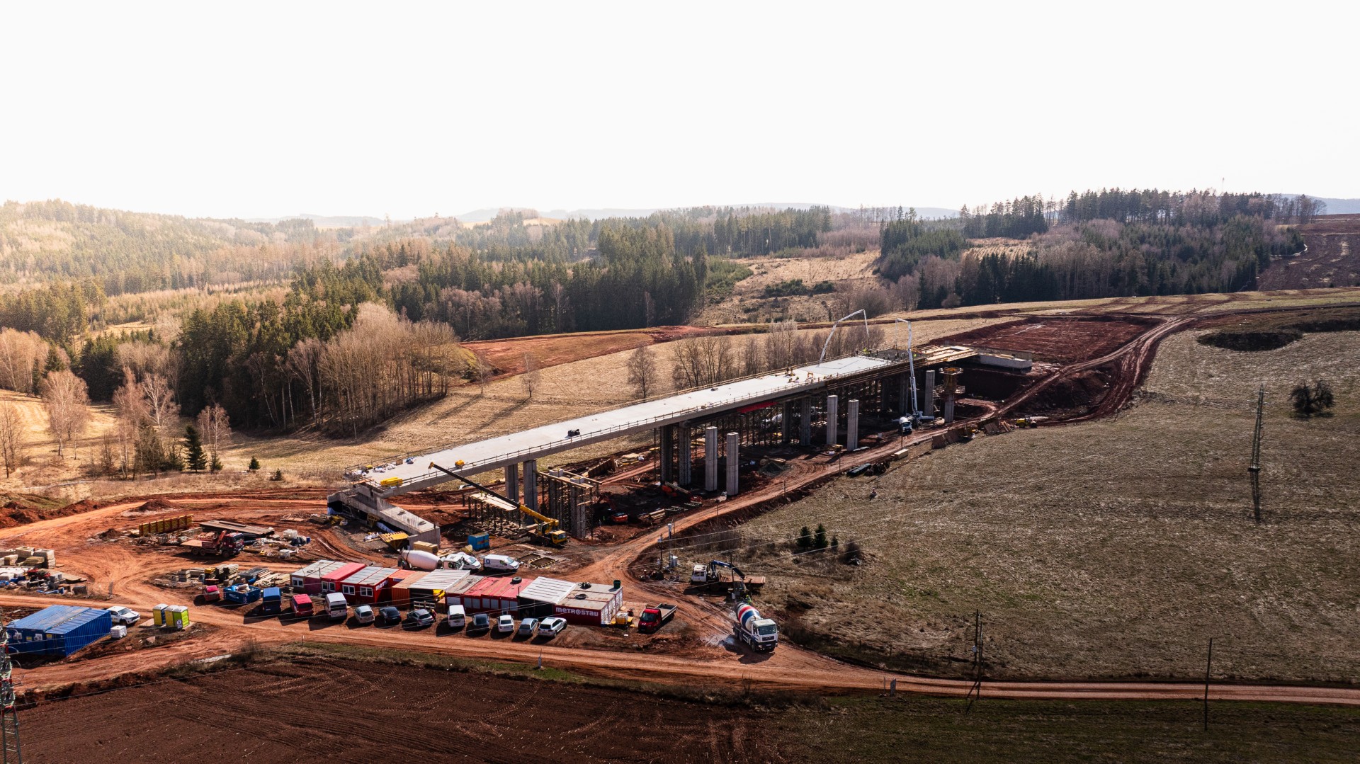Cemex dodával beton na výstavbu dálnice D11 v úseku Trutnov.