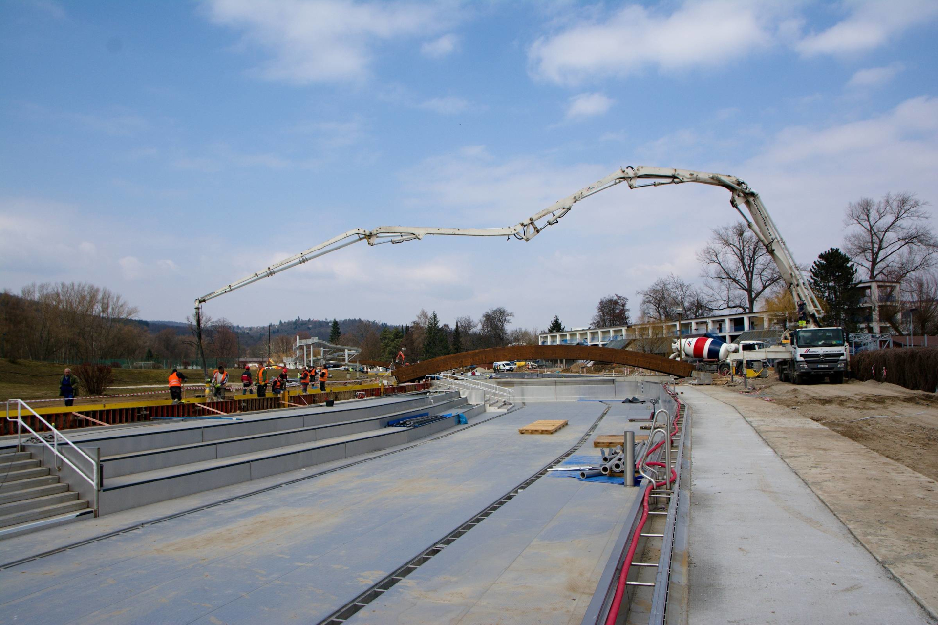 Cemex se podílel na rekonstrukci bazénů Riviéra v Brně.