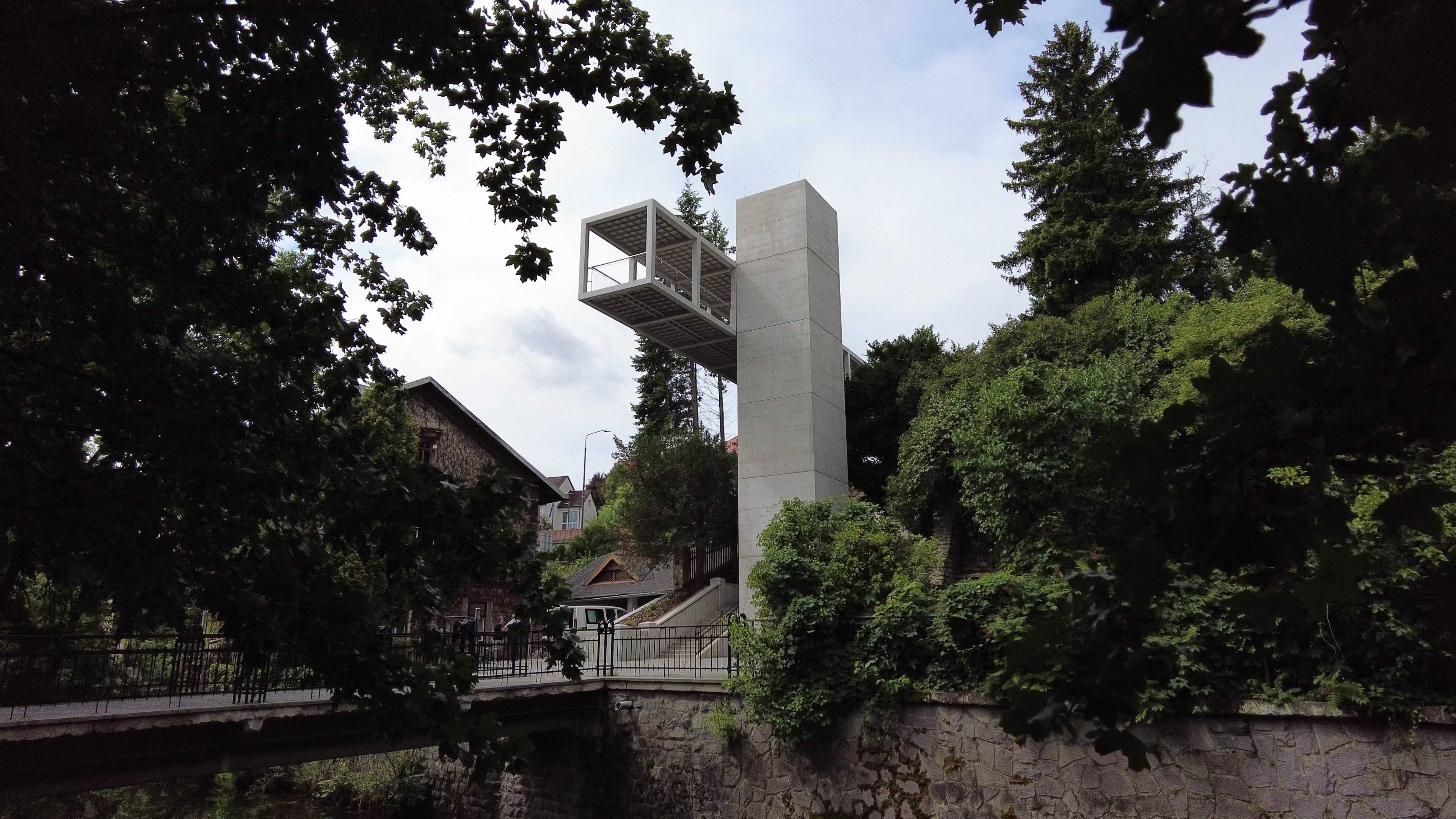 Betonová lávka v Litomyšli, podhled