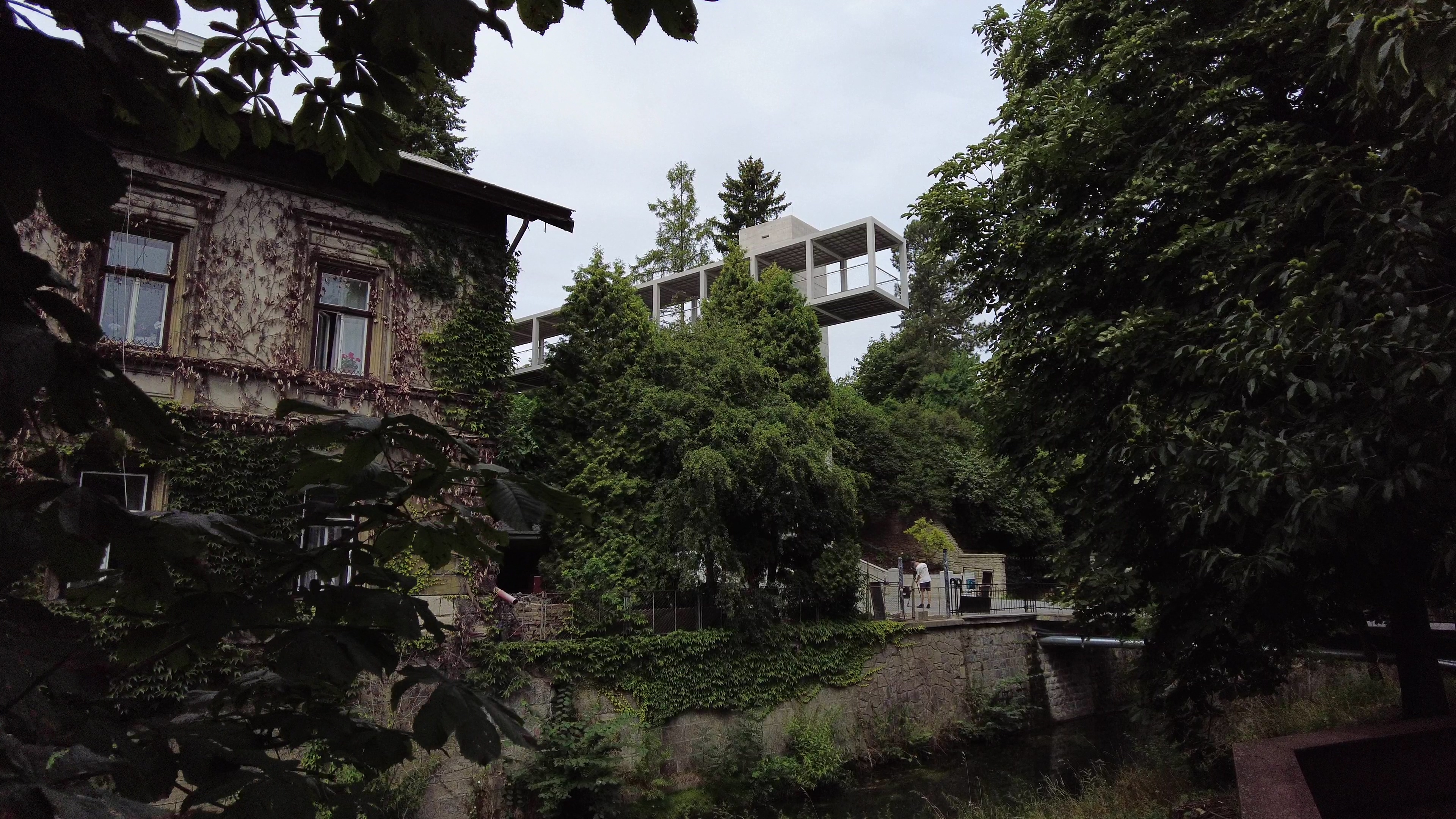 Betonová lávka v Litomyšli, podhled