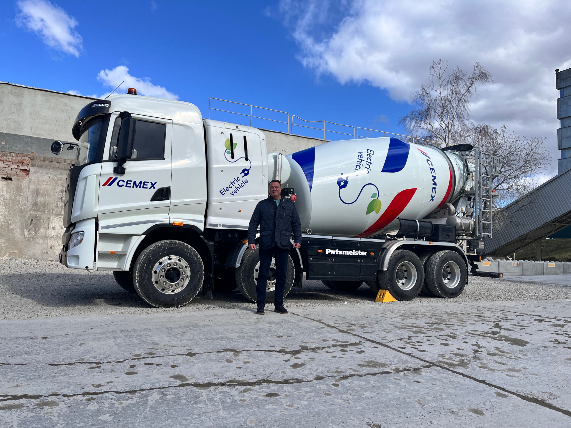 Cemex Česká republika rozšiřuje flotilu o tři nové elektrické autodomíchávače